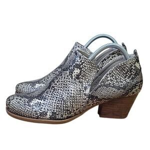 Baretraps Size 9.5 Rizzo Ankle Bootie Neutral Tone Snake Print Slip On Casual